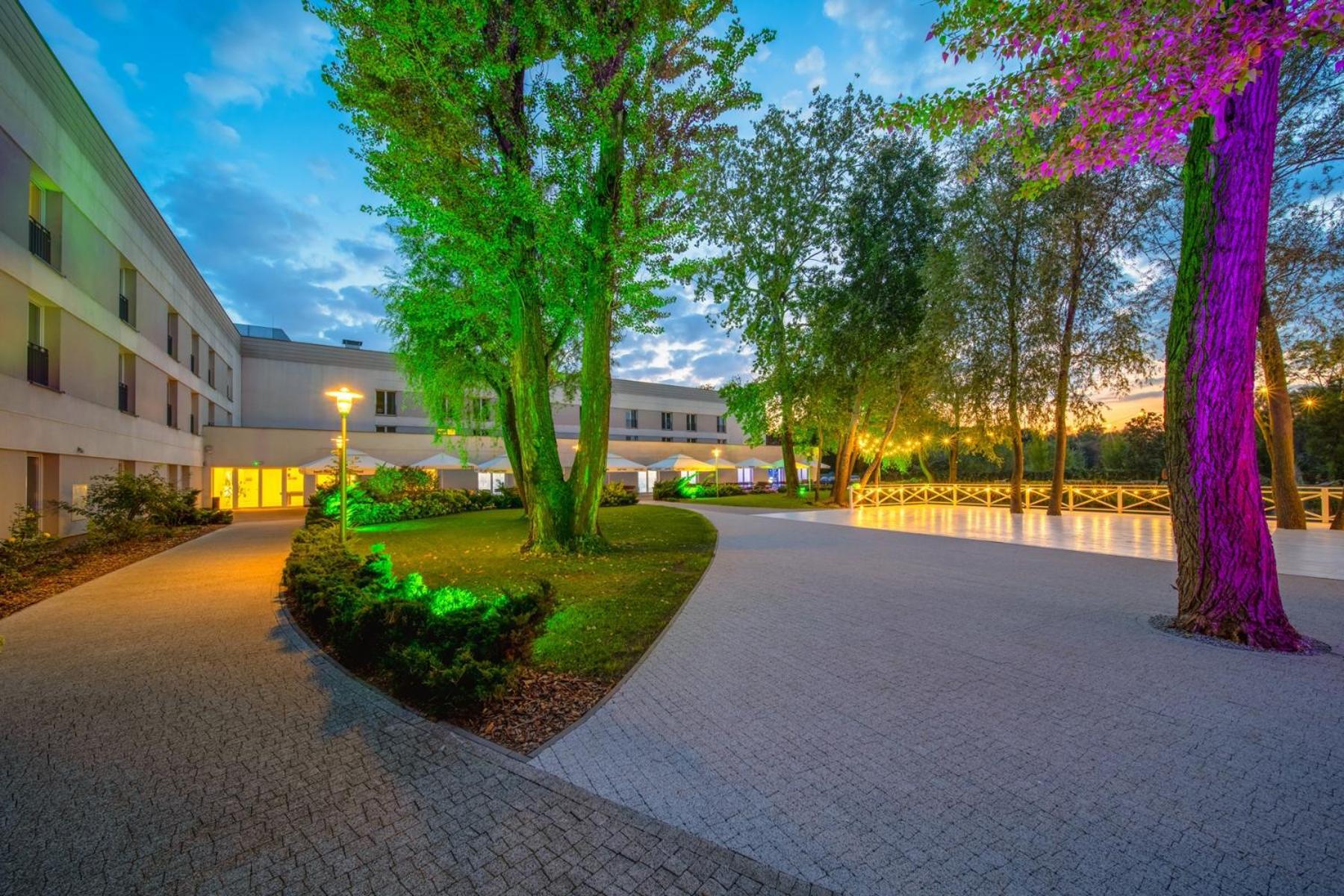Green Garden Hotel Raszyn Extérieur photo